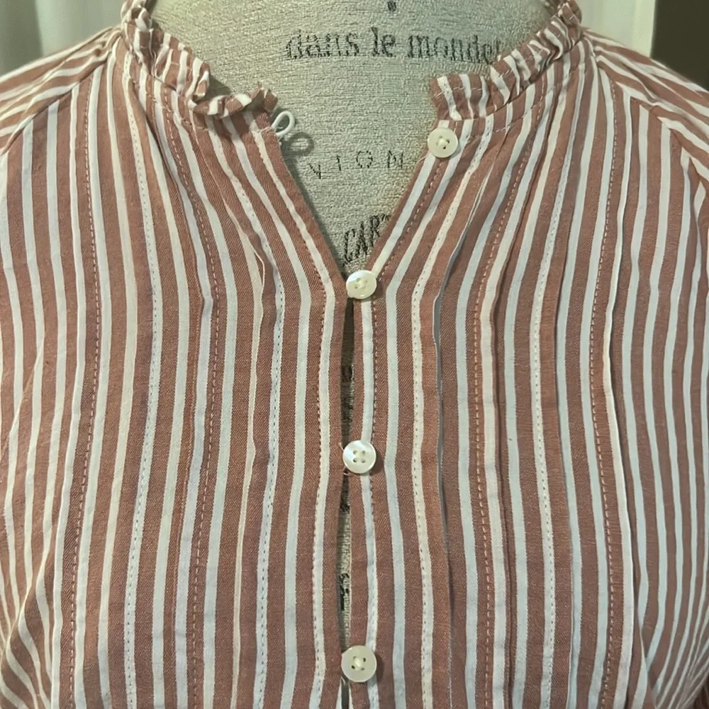 a.n.a. Light red & white striped shortsleeve flowy blouse women’s top Small - Picture 7 of 9